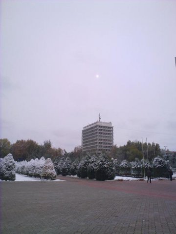 солнце над зданием Университета